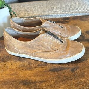 FRYE Dylan Moto Distressed Tan Leather Slip On Zipper Sneakers Womens Sz 7